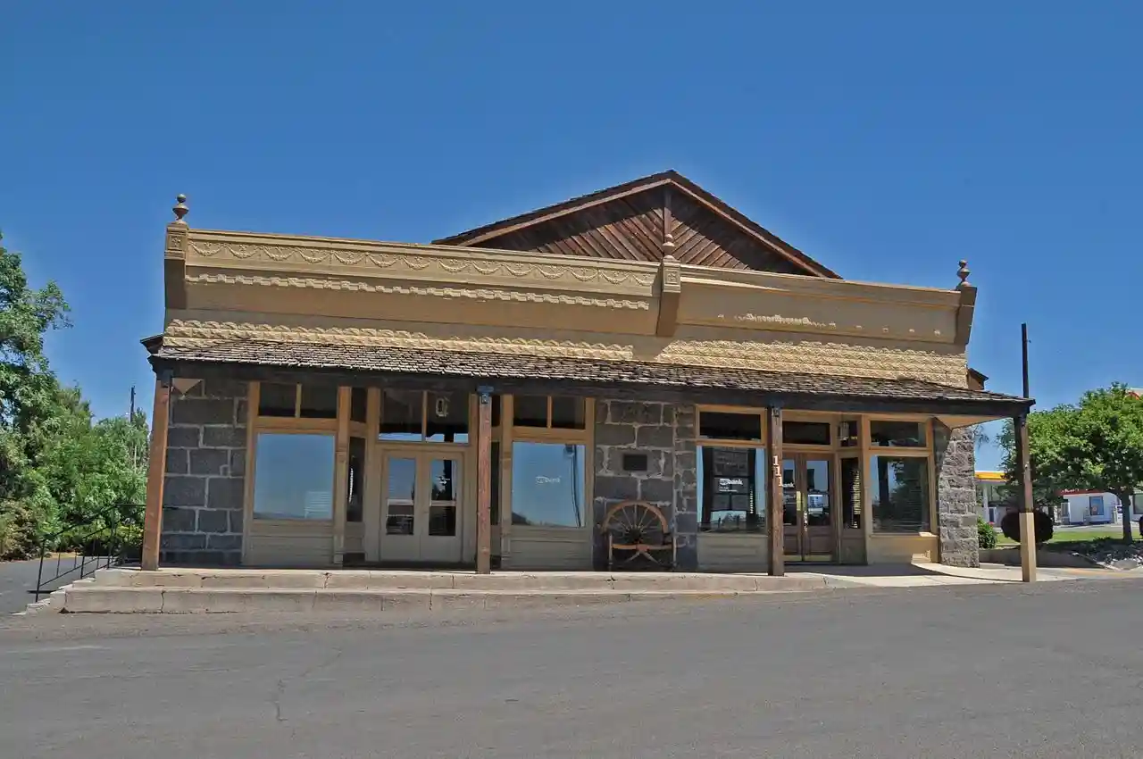 Roberts, Morris, Store