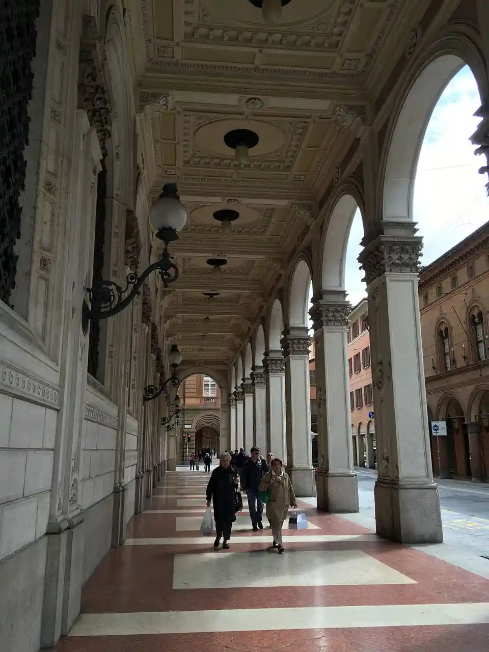 Palazzo di Residenza della Cassa di Risparmio in Bologna