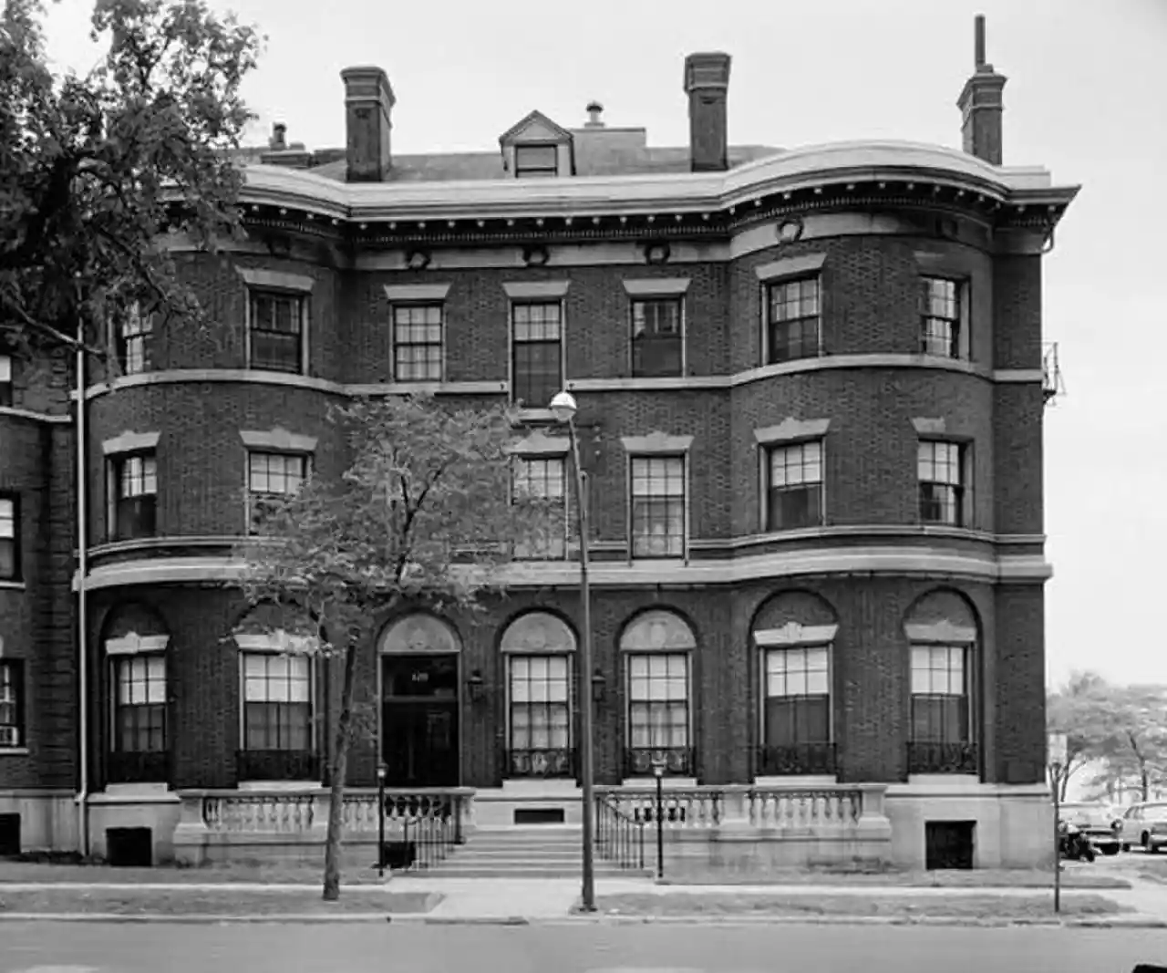 Bryan Lathrop House