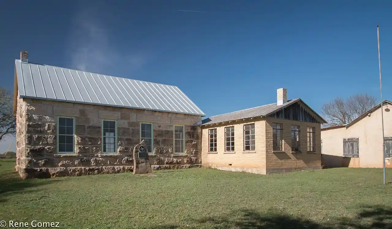 Luckenbach School