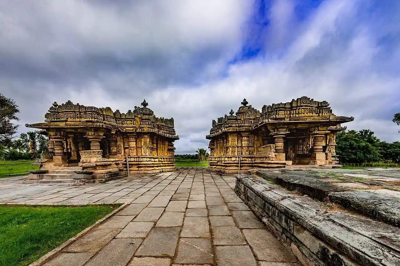 Nagesvara and Cennakesava temples pair
