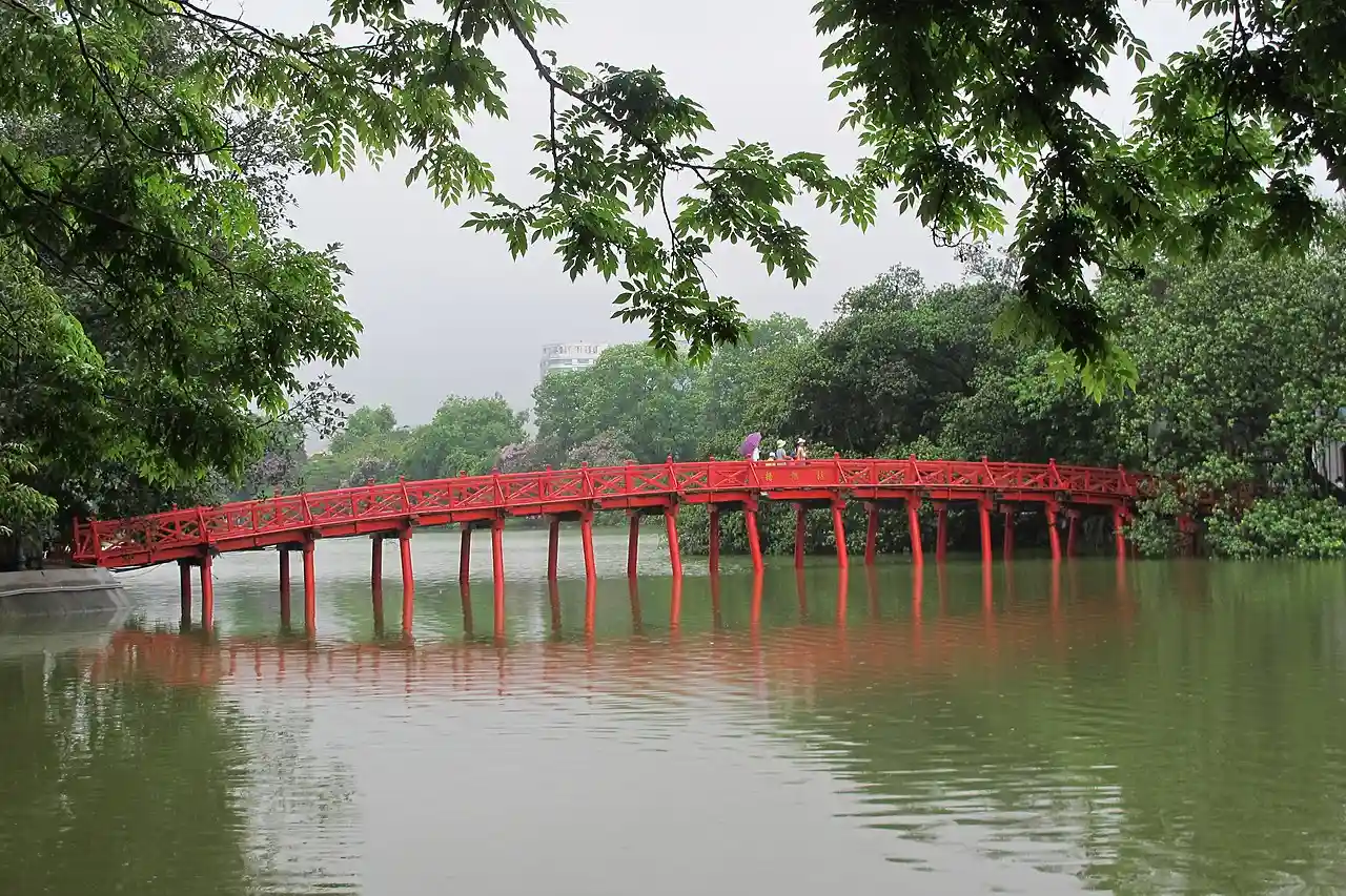 Thê Húc Bridge