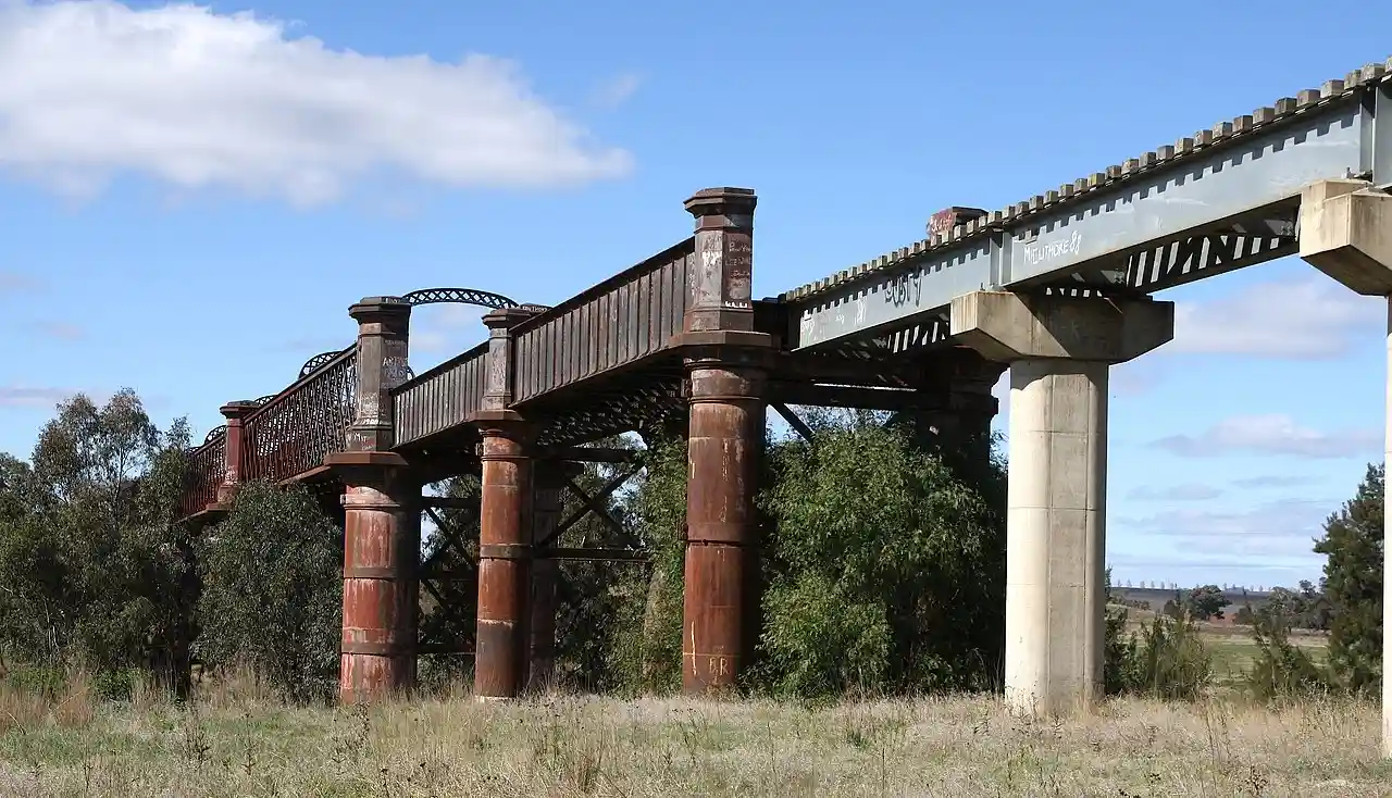 Lachlan River railway bridge, Cowra