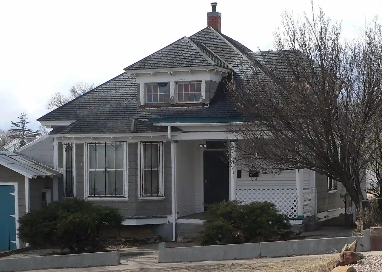 House at 915 2nd