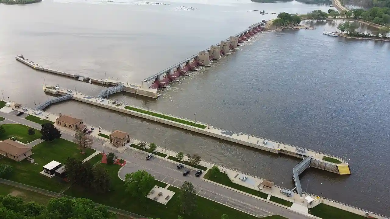 Lock and Dam No. 11