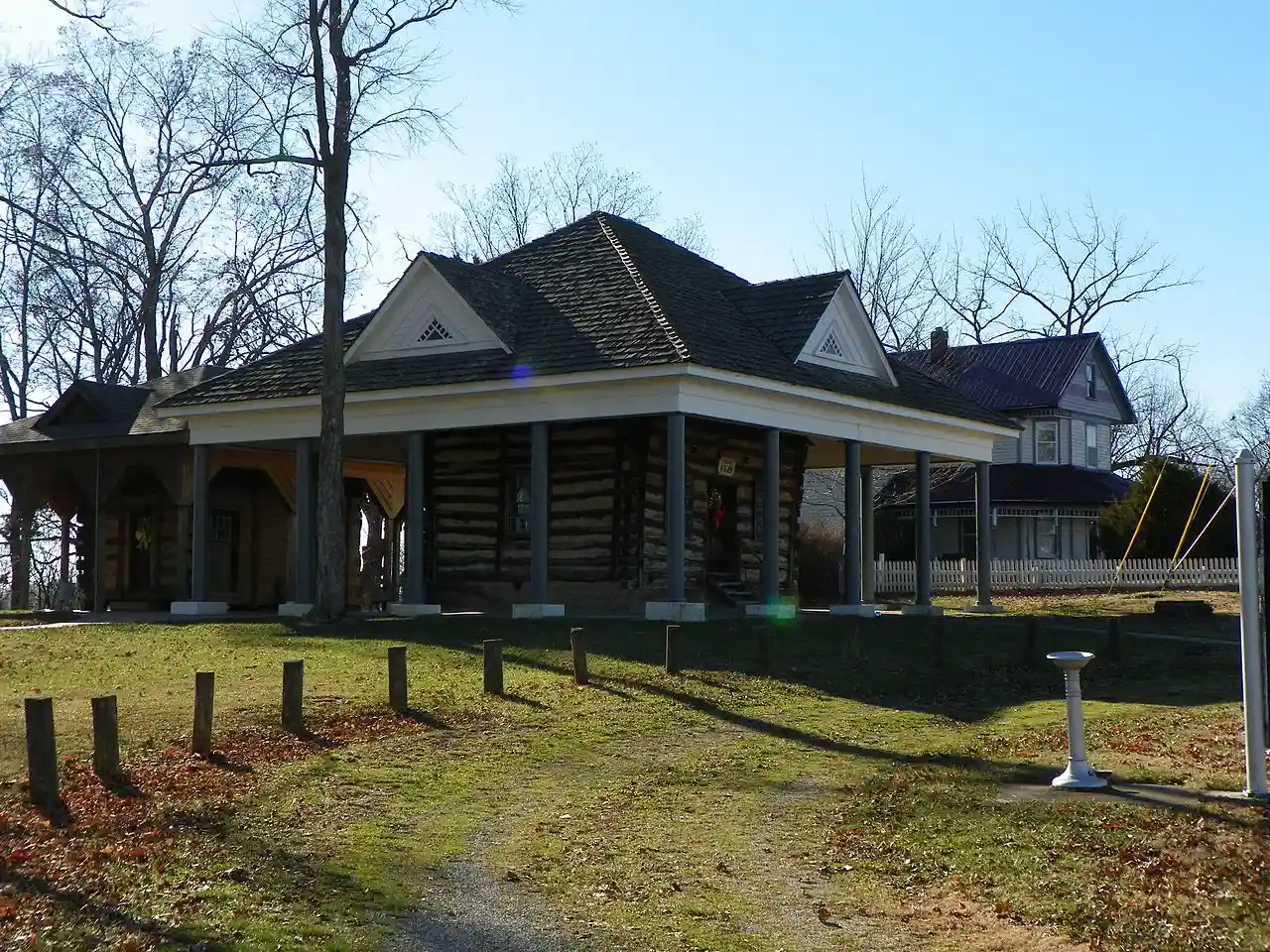 Concordia Log Cabin College
