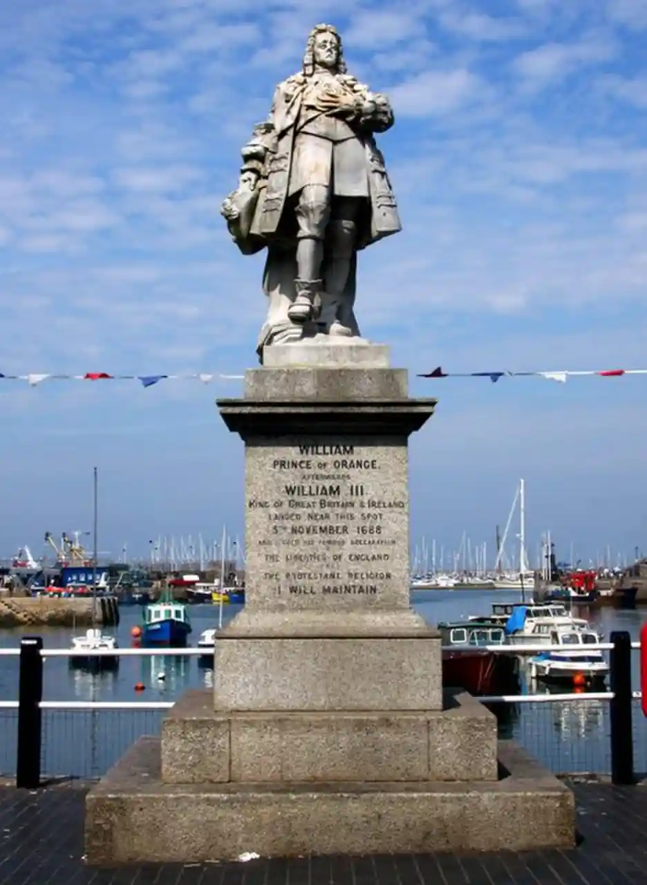 Statue of William III