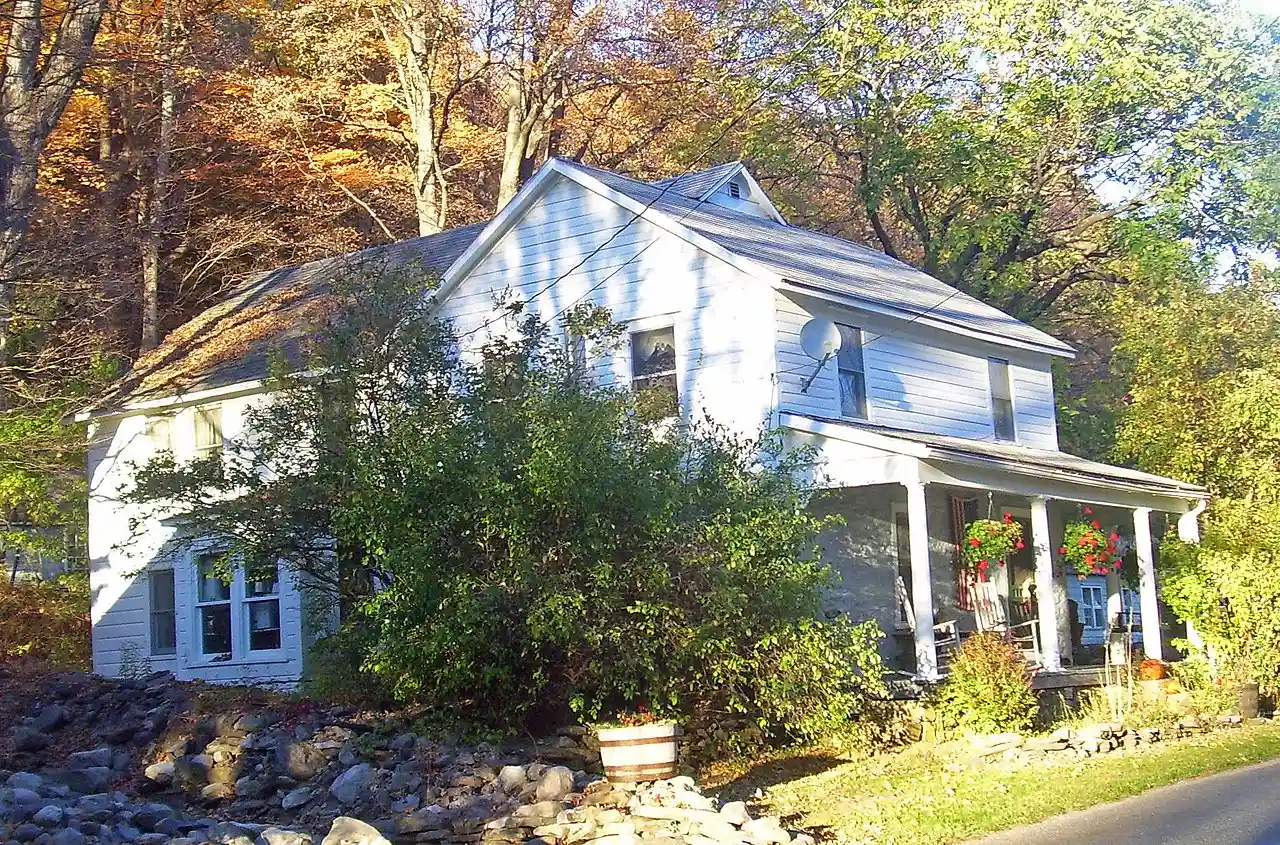 Krom Stone Houseat 45 Upper Whitfield Road