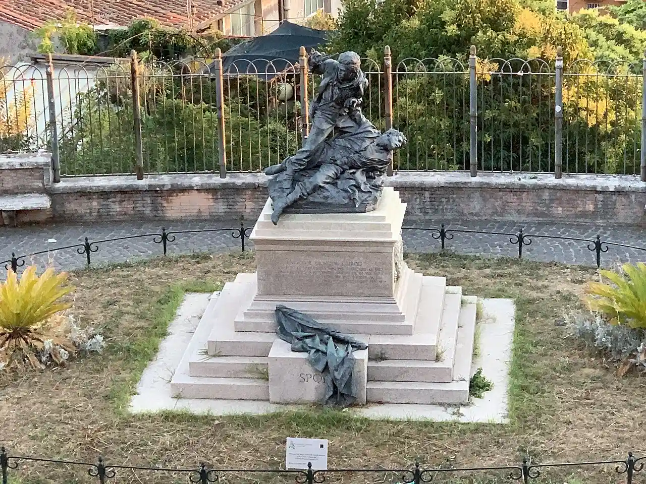Monument to the Cairoli Brothers
