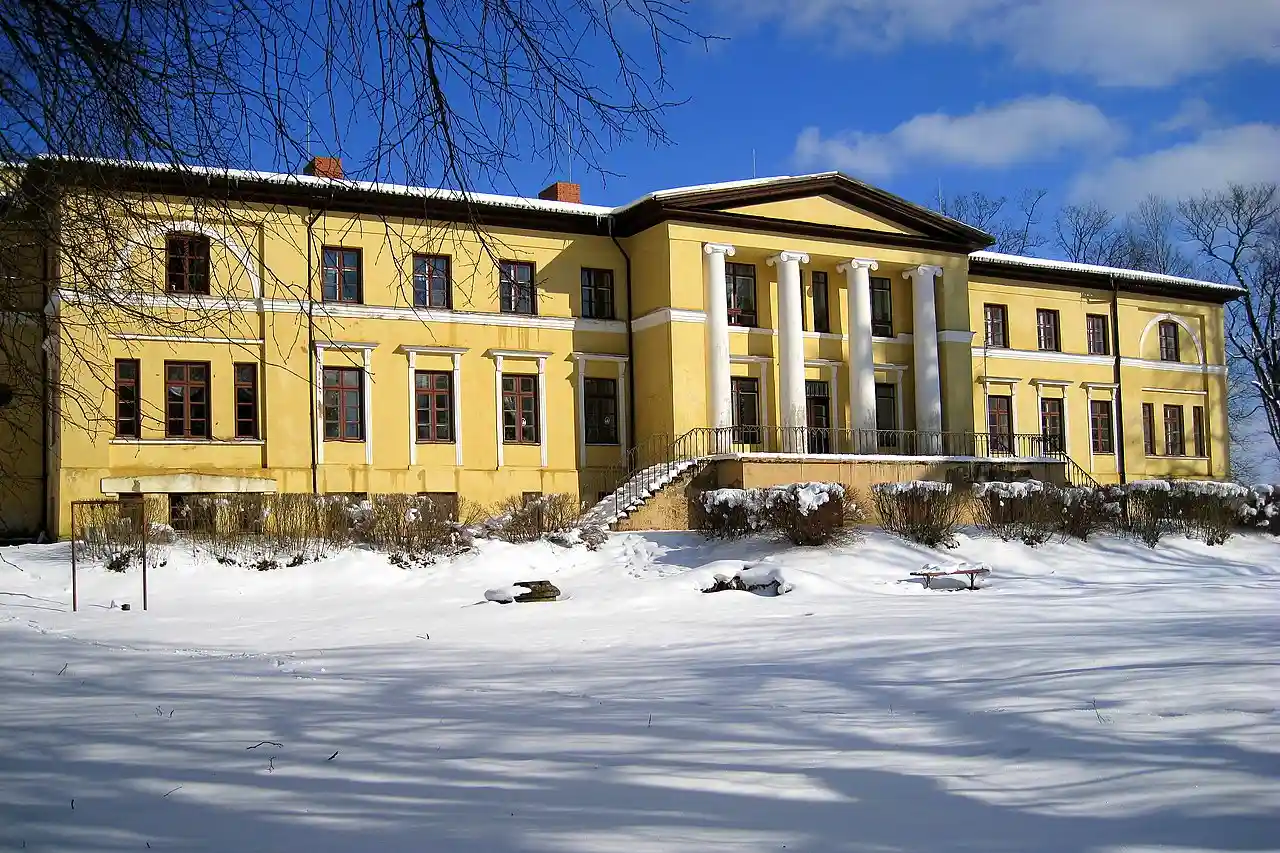 Tāšu-Padure Manor