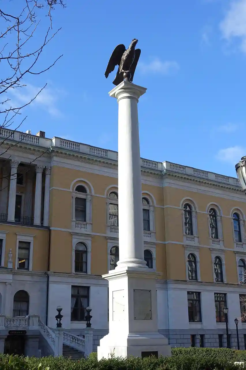 Beacon Hill Monument