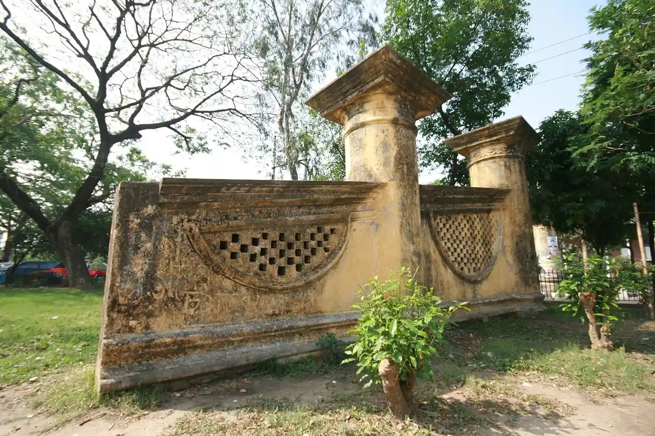 Dhaka Gate
