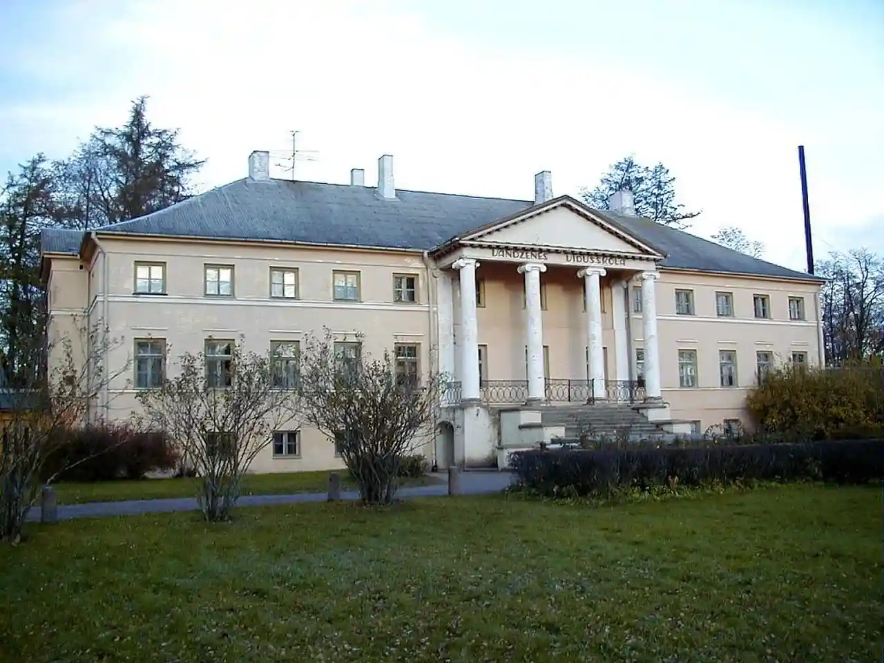 Vandzene Manor