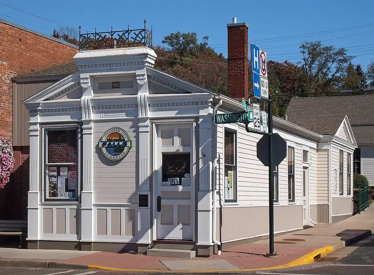Cushing Land Agency Building