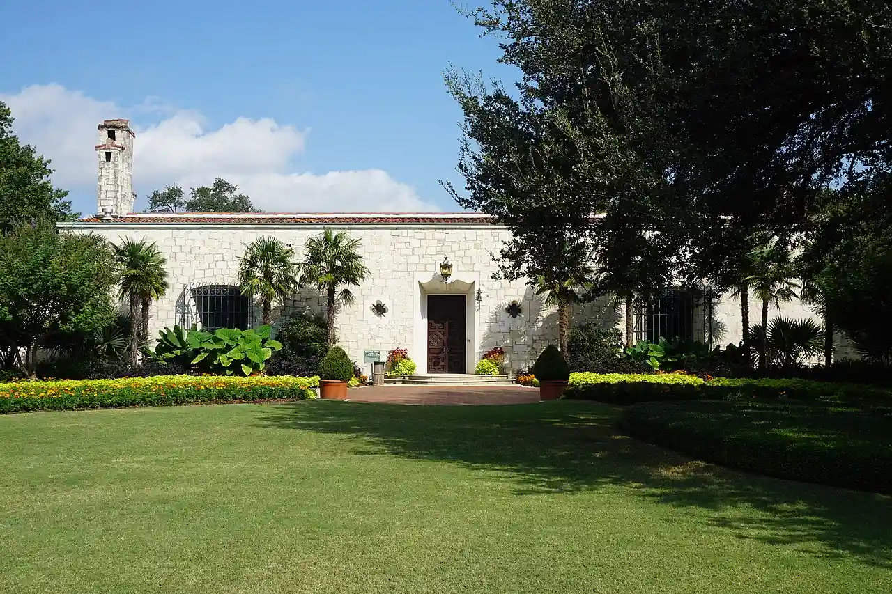 DeGolyer Estate