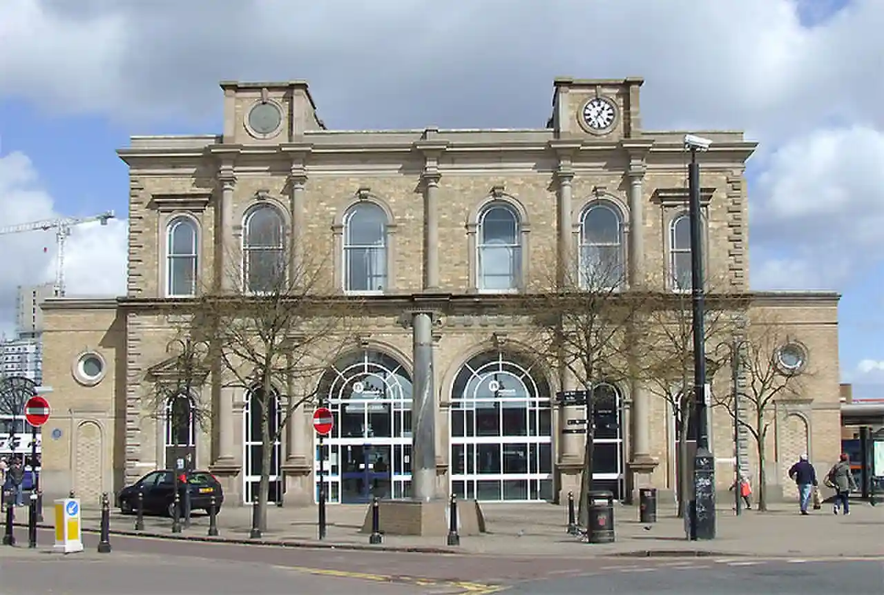 Queen's Building