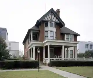 Crescent Apartments (Margaret Mitchell House)