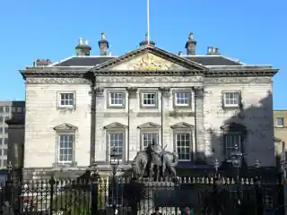 Dundas House
