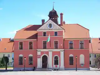 Ratusz w Lewinie Brzeskim