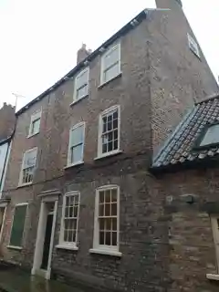 6 and 7 Precentor's Court