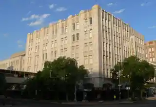 Gold and Company Store Building
