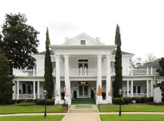 Leesville College Historic District