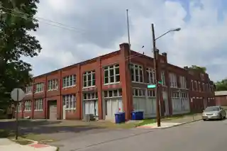 Avery Pontiac Building