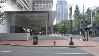 Apple Pioneer Place
