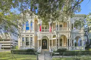 Sonnentheil House