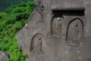 Moto-Hakone Stone Buddhas