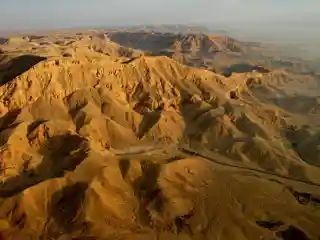 Valley of the Queens{{nobold|