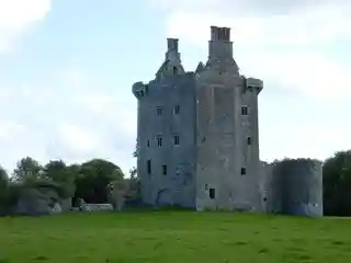 Derryhiveny Castle