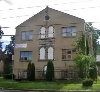 Valencia Court Apartments