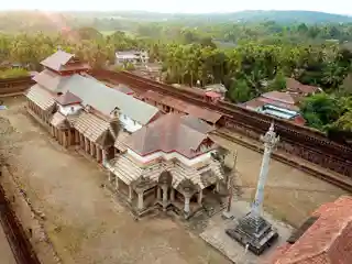 Saavira Kambada Basadi