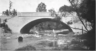 Division Avenue–Plaster Creek Bridge