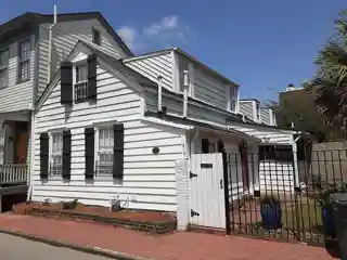 510 East York Street