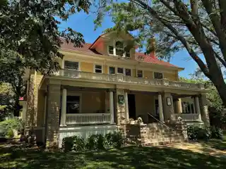 Sennett and Bertha Kirk House
