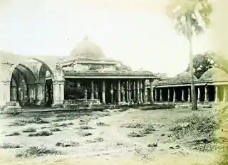 Qutub-e-Alam's  Mosque and Tomb