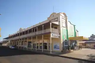 Hotel Corones, Charleville