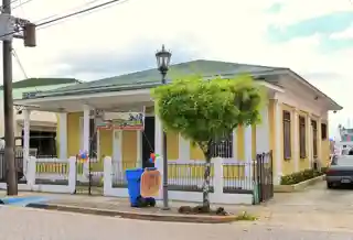 Casa de Piedra, also known as Residencia Amparo Roldán