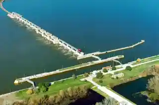 Lock and Dam No. 18
