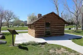 Madison, Pap, Cabin
