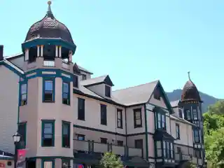 Barker House Private Apts.