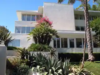 Arthur and Mona Hofmann House