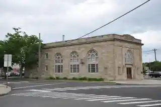Hamden Bank & Trust Building