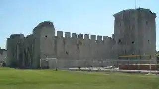 Kamerlengo Castle