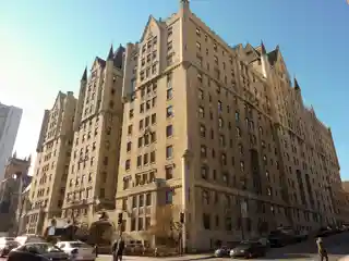 Le Château Apartments