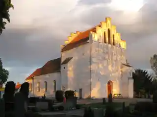 Hässlunda Church