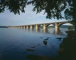 Veterans Memorial Bridge