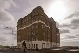 Courtenay Gate